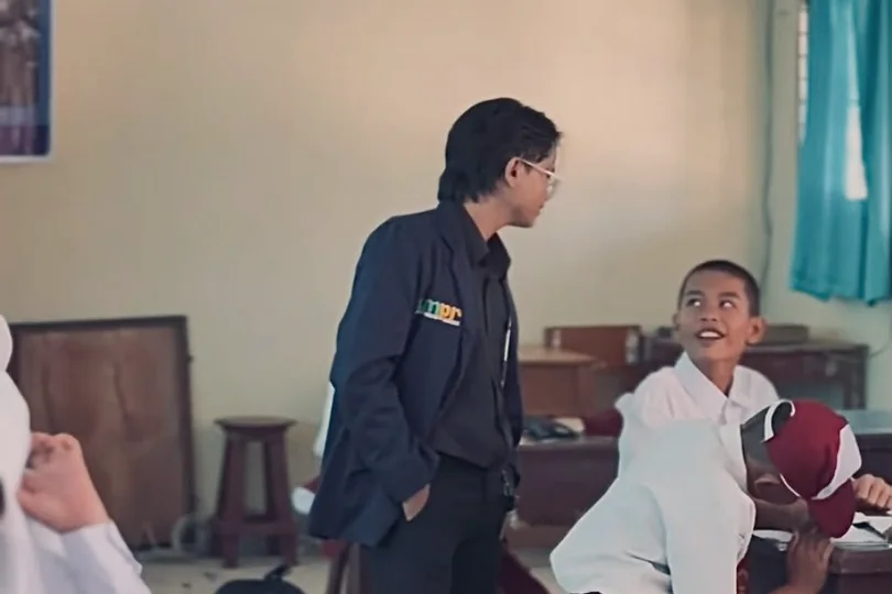 Classroom activity with William and students.
